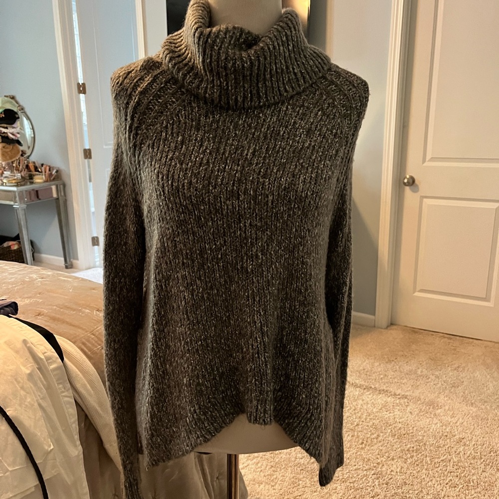 Forever 21 knot grey sweater sz L